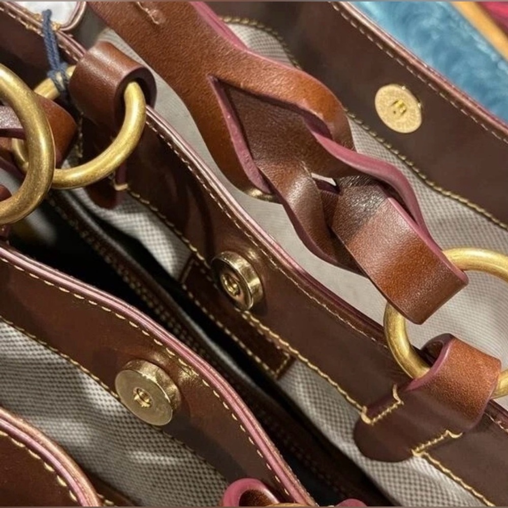 Dooney & Bourke
Florentine Large Zip Barlow - color: Chestnut mint condition!!! - Picture 7 of 9